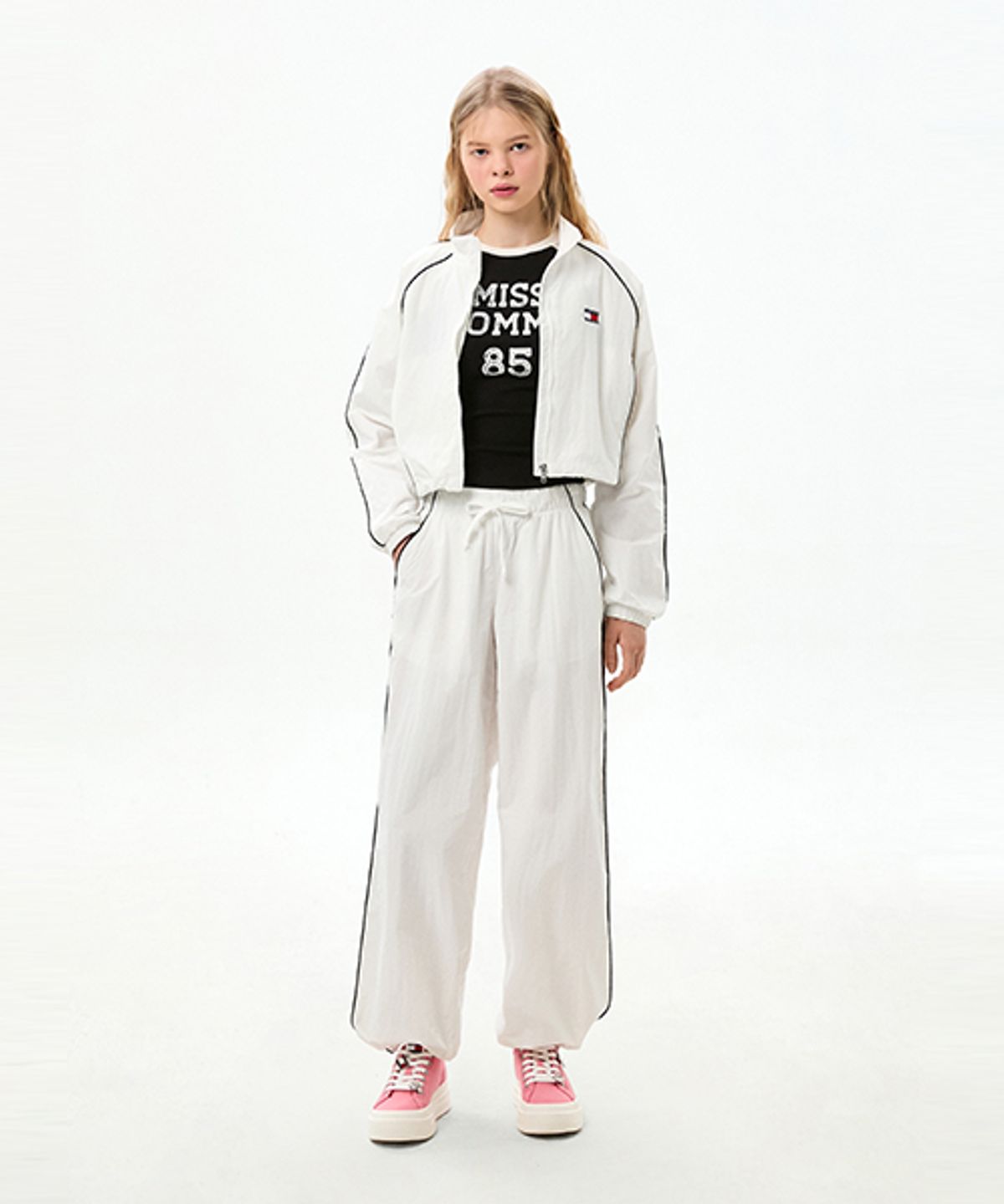 타미진스(TOMMY JEANS) 와이드 우븐 트랙 팬츠 (T32G0WPC15TWT1YBL)