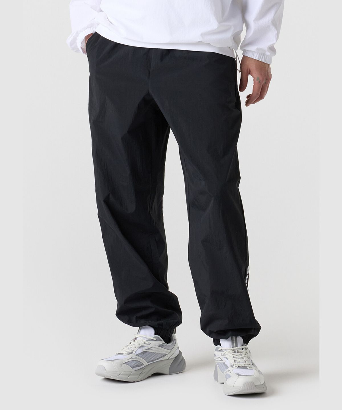 엄브로(UMBRO) 팝러쉬 컬러블럭 조거 팬츠 블랙 UR121CPT32