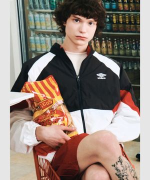 팝러쉬 컬러블럭 스탠넥 바람막이 자켓 차콜 UR123CJK34