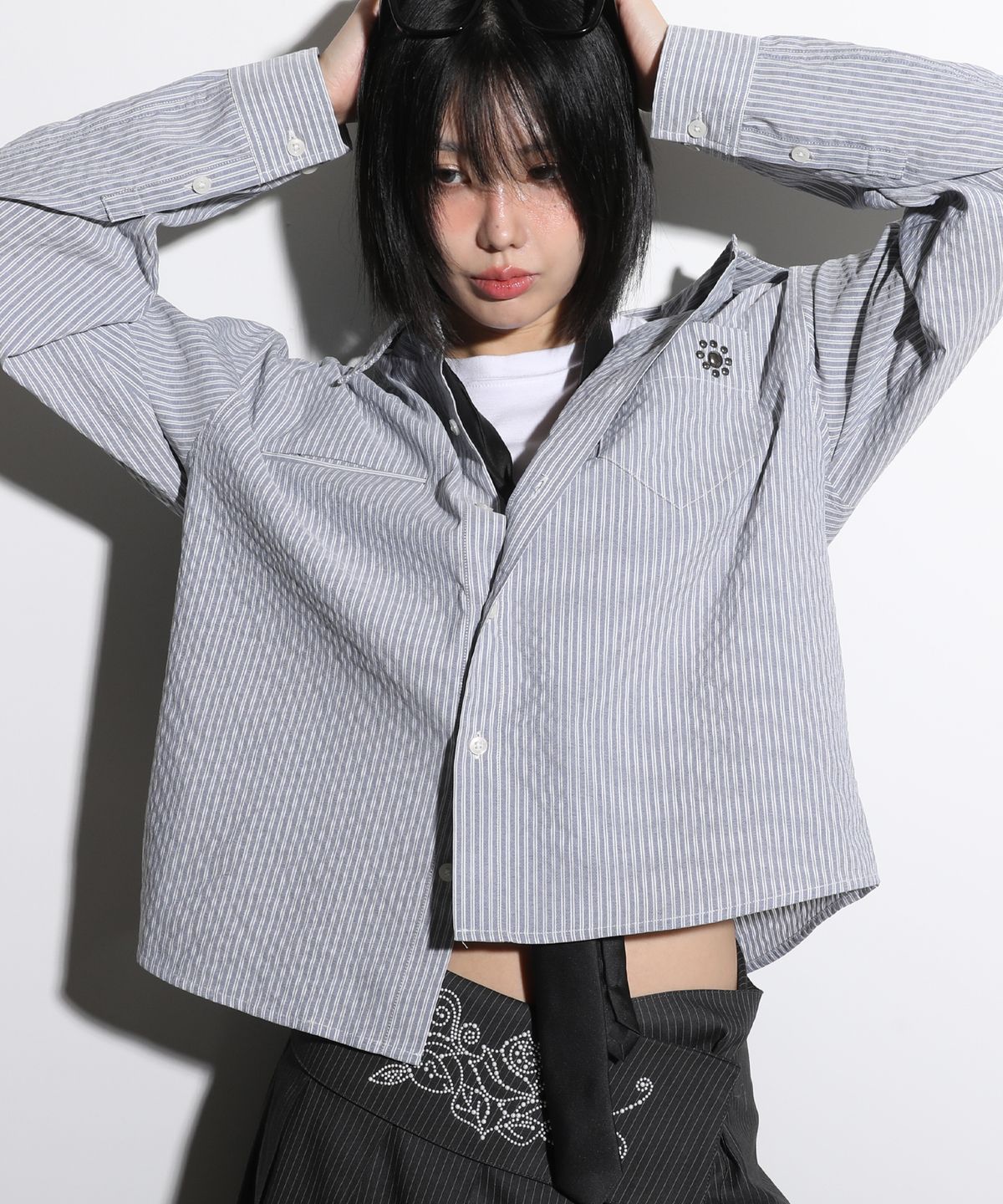 글랙(GLACK) GS016 스터드 포인트 크롭 긴팔 셔츠 (GRAY)