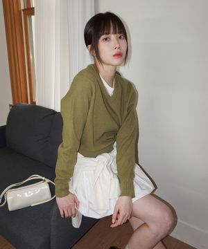 (woman) 에센셜 무드 크롭 브이넥 니트_Olive