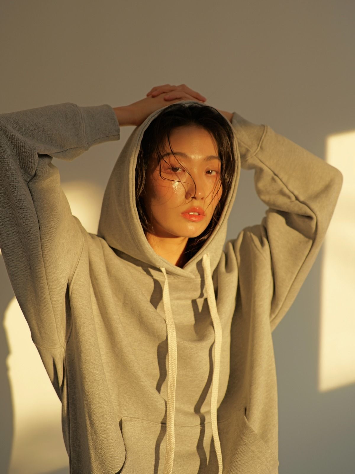 진호쇼우(JINHO SHOU) 오버사이즈 드롭 숄더 후드 티셔츠 그레이