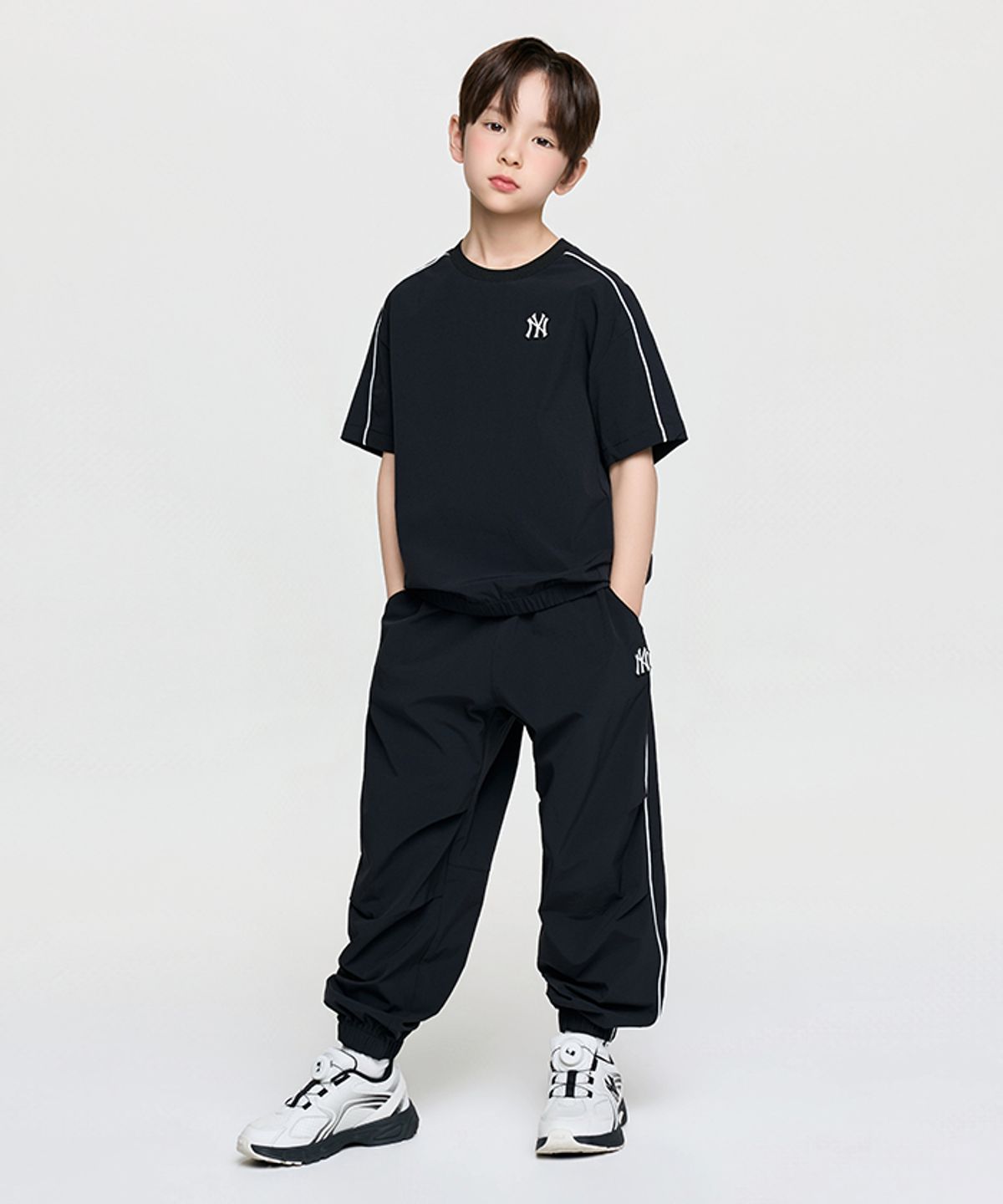 엠엘비 키즈(MLB KIDS) 아웃도어 베이직 우븐팬츠 티셔츠세트 NY (Black)