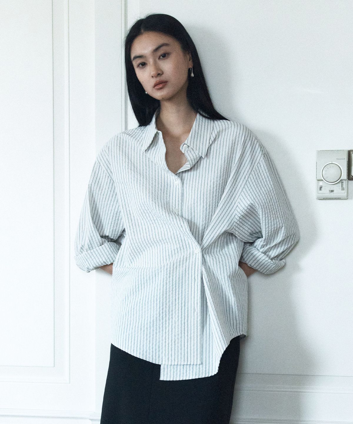 시야쥬(SIYAZU) SITP5256 노블 언밸런스 랩 ST 셔츠_Ivory