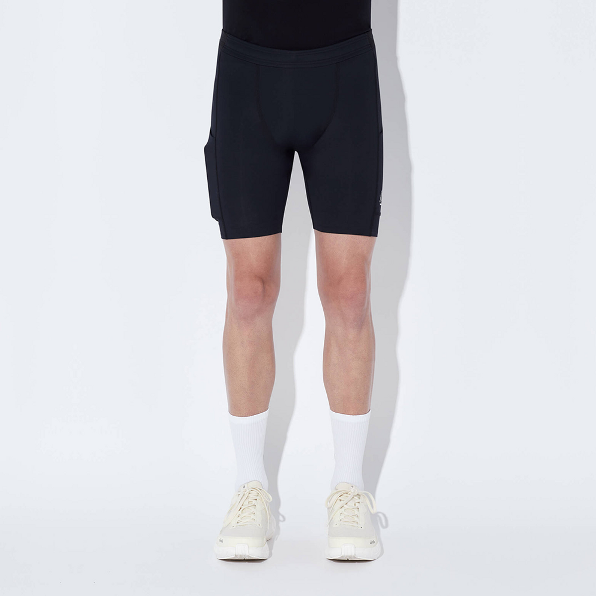 써클 스포츠웨어(CIRCLE SPORTSWEAR) 레전드 하프 타이즈 오닉스 블랙 남성