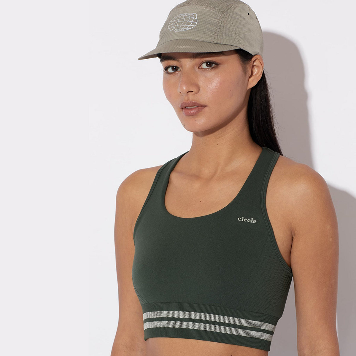 써클 스포츠웨어(CIRCLE SPORTSWEAR) 에센셜 킵 더 플로우 심리스 스포츠브라 포레스트 그린 여성
