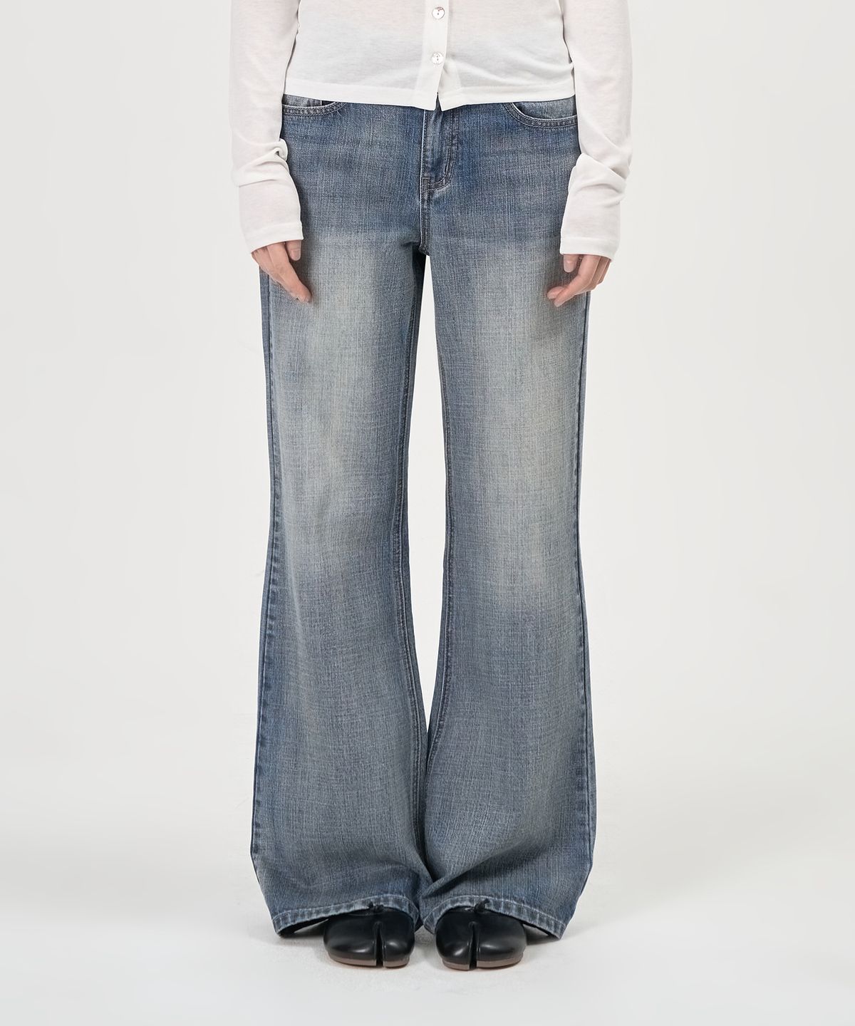 페플리(PEPLEE) Washed Denim Boots Cut Pants (Blue)