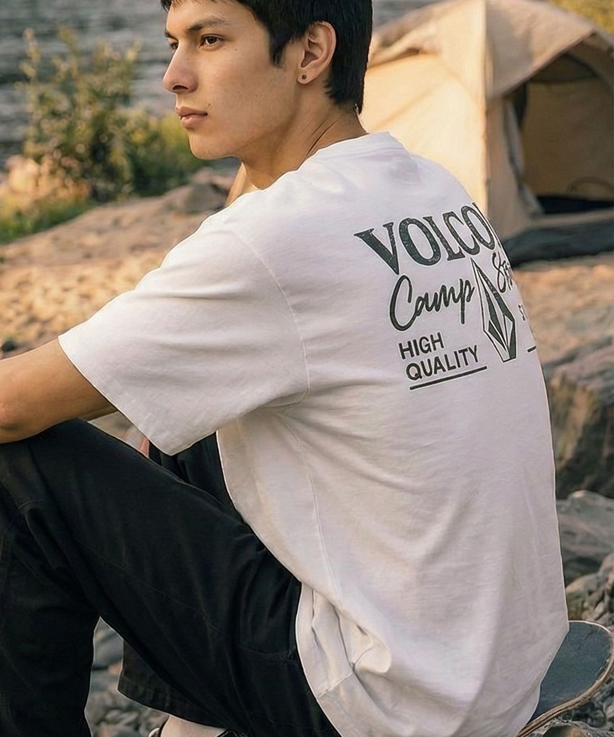 볼컴(VOLCOM) 캠프 스토니 오버핏 반팔티(화이트)
