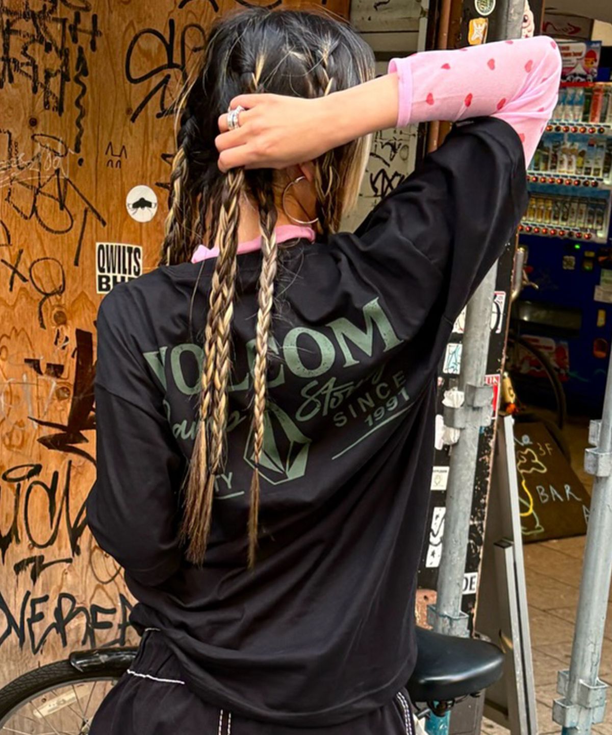 볼컴(VOLCOM) 캠프 스토니 오버핏 반팔티(블랙)