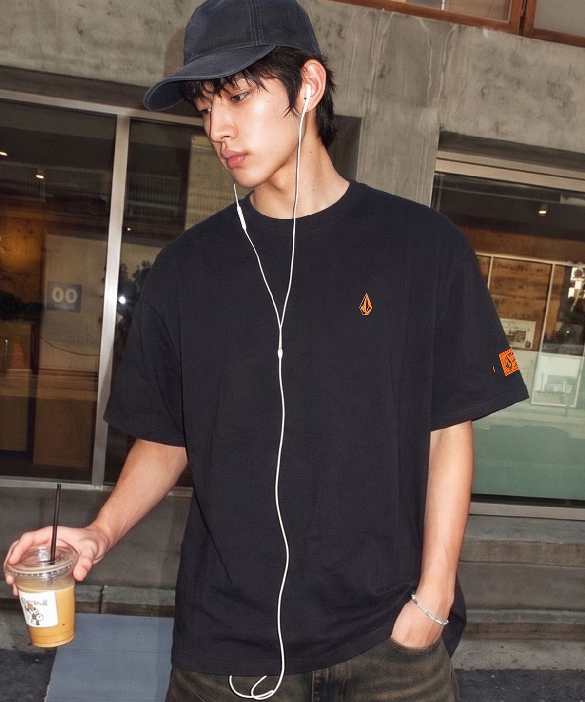볼컴(VOLCOM) 워크웨어 v.co 테크 컴포트핏 반팔티(블랙)