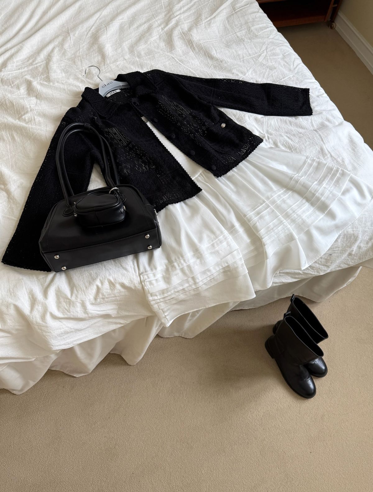에브레(EBRE) 레이스펀칭가디건 블랙