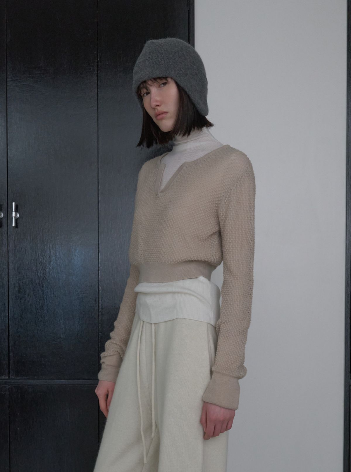디에토(DEETO) Textured Henley Pullover [BEIGE]