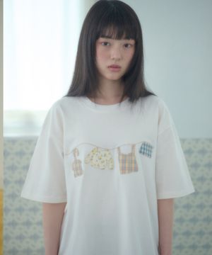A Clothes Line 아플리케 자수 반팔 티셔츠 AS1310 (아이보리)