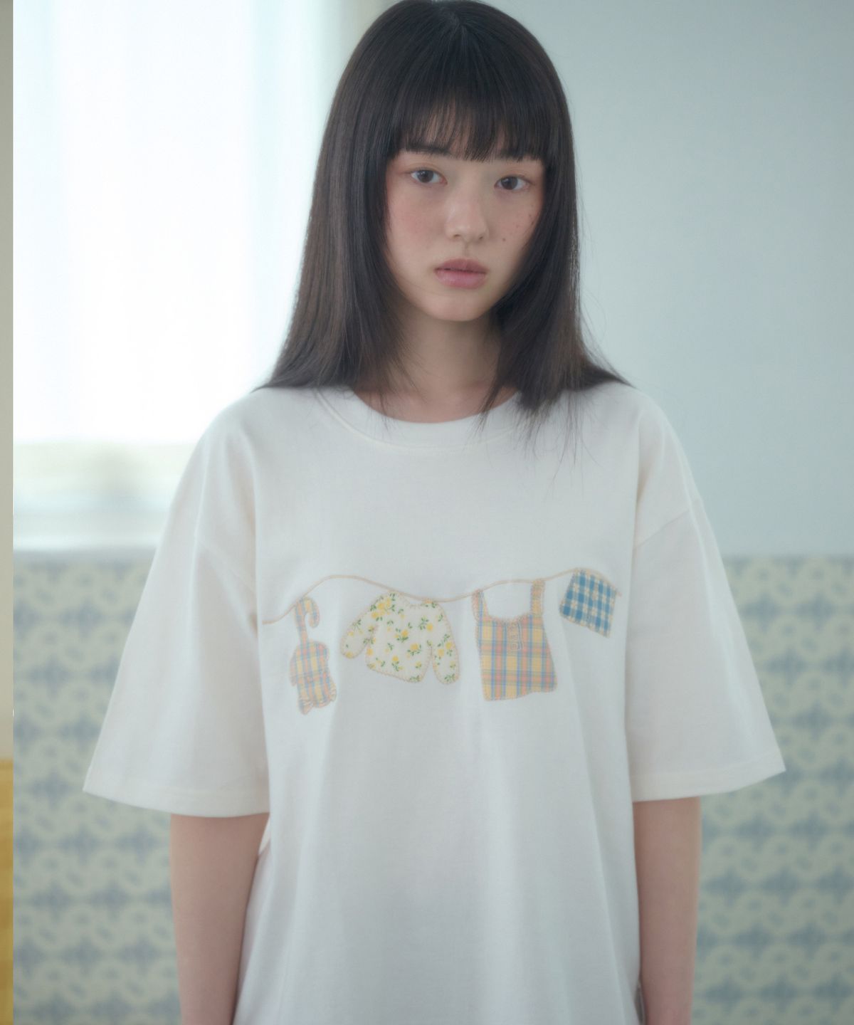 엠블러(AMBLER) A Clothes Line 아플리케 자수 반팔 티셔츠 AS1310 (아이보리)