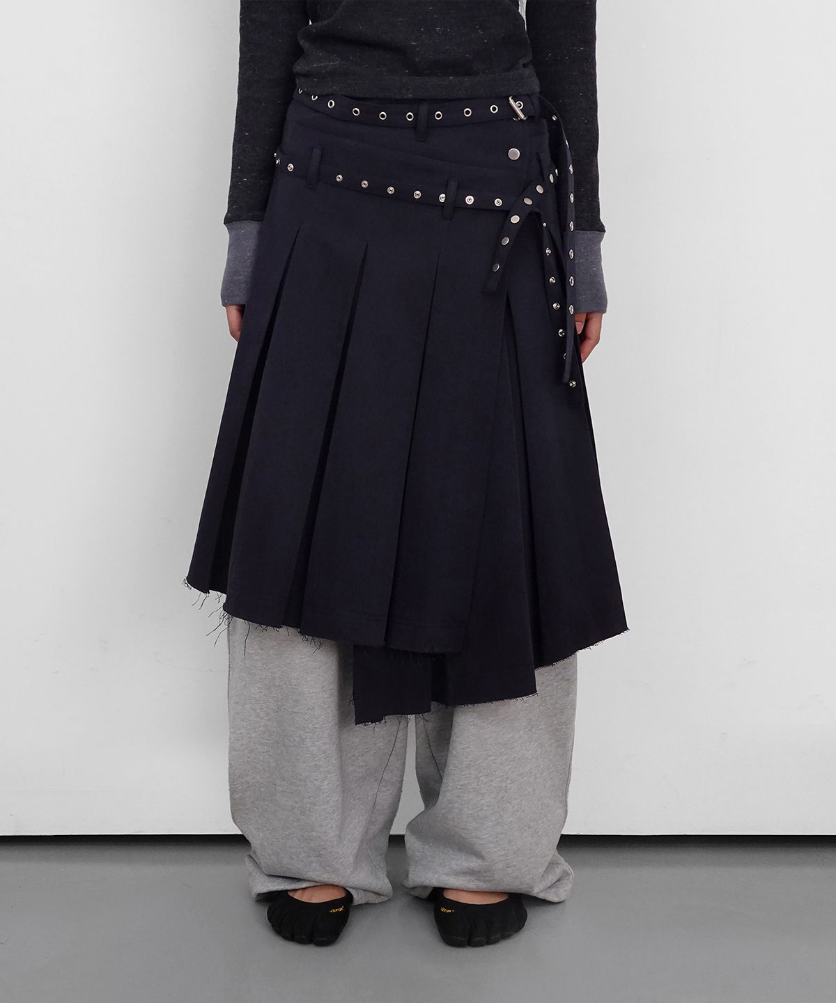 샌드릭(SANDRIC) Eyelet Layered Midi Skirt_Navy