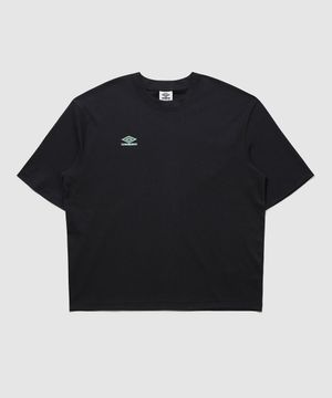 NQ 스탬프 그래픽 반팔티 블랙 UR111CRS31