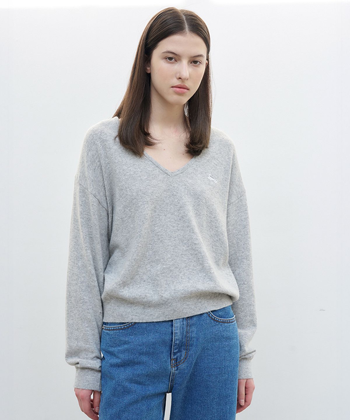 썸웨어버터(SOMEWHEREBUTTER) Rosh Deep V-Neck Knit - Grey