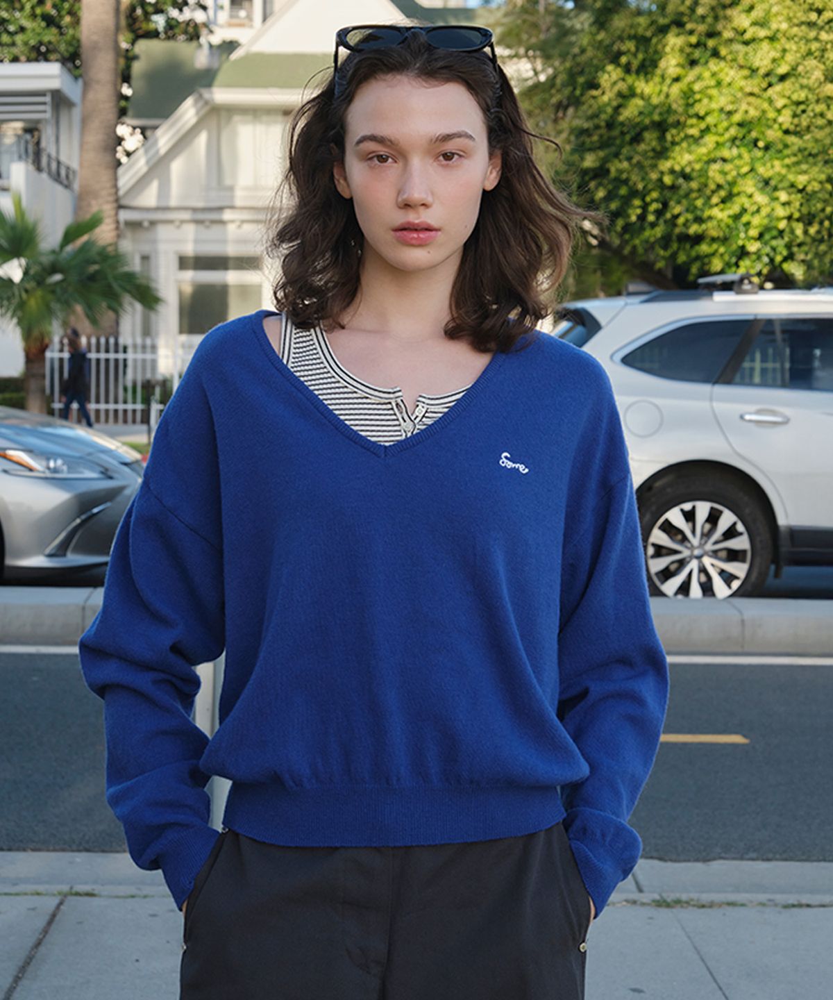 썸웨어버터(SOMEWHEREBUTTER) Rosh Deep V-Neck Knit - Blue
