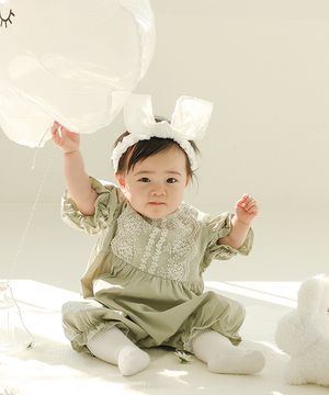 싱그러운 꽃잎이 흩날리는 여름날에 우리 아가랑 - 아기 반팔 바디슈트