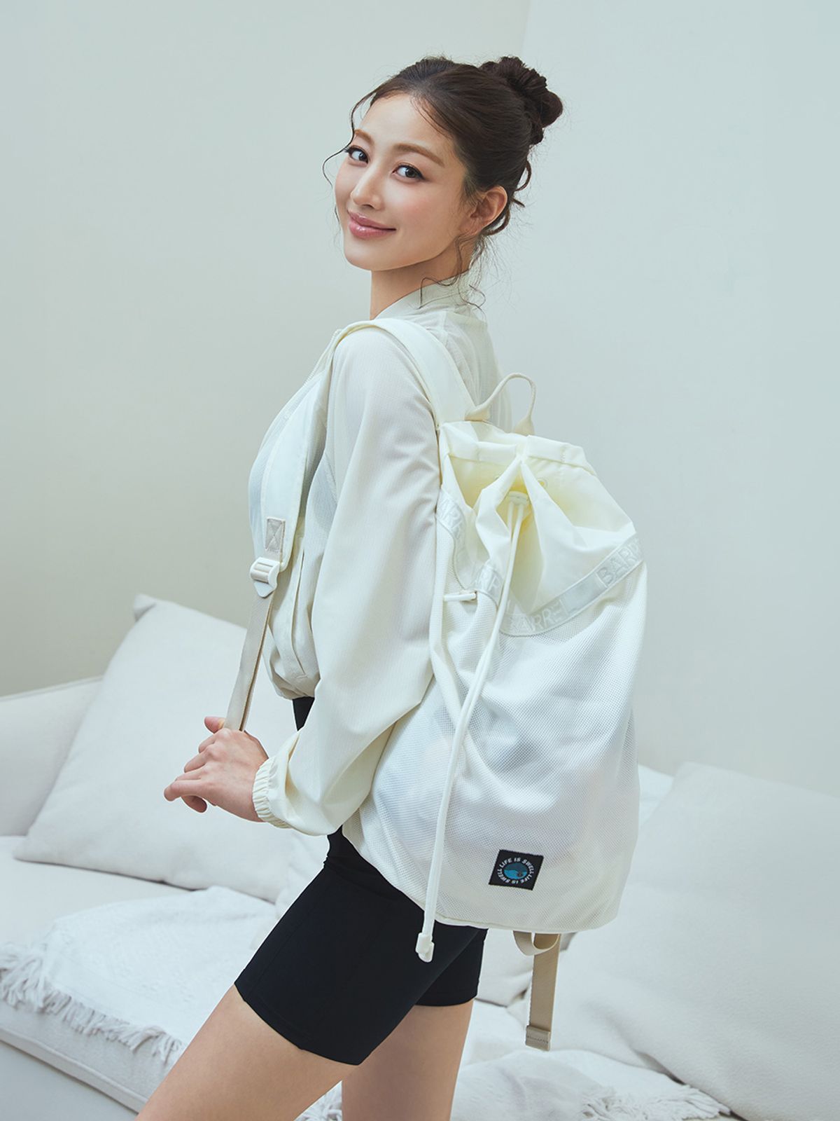 배럴(BARREL) 라이트 메쉬 백팩 16L 아이보리 (B6SUABG006IVR)