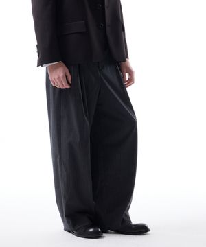 쉘비 핀 스트라이프 더블 플리츠 슬렉스 차콜