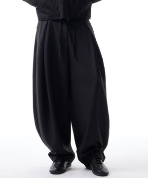 로드스터 커브 인버티드 플리츠 팬츠 블랙