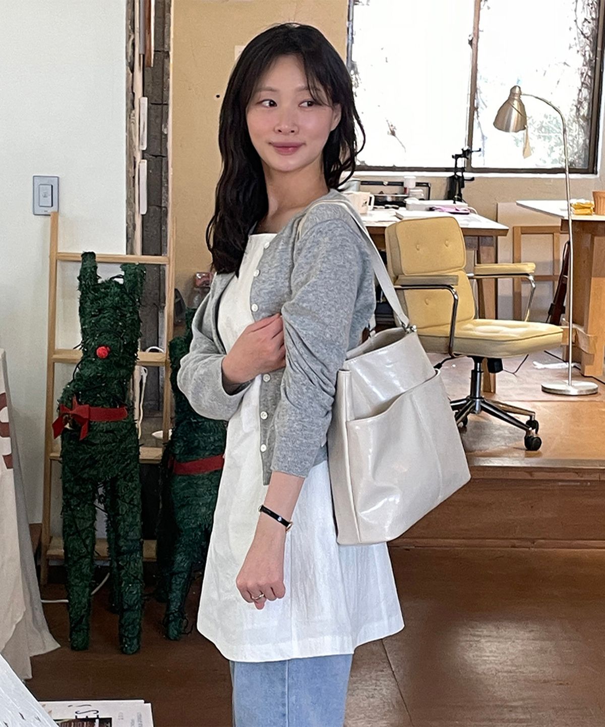 썸웨어버터(SOMEWHEREBUTTER) Pocket Toast Shoulder Bag - Cream