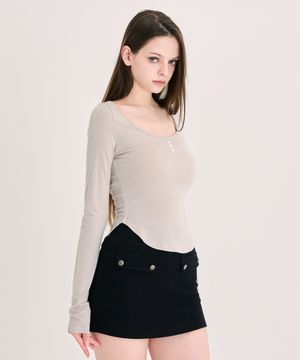 스쿱 넥 버튼 롱슬리브 탑 [베이지]