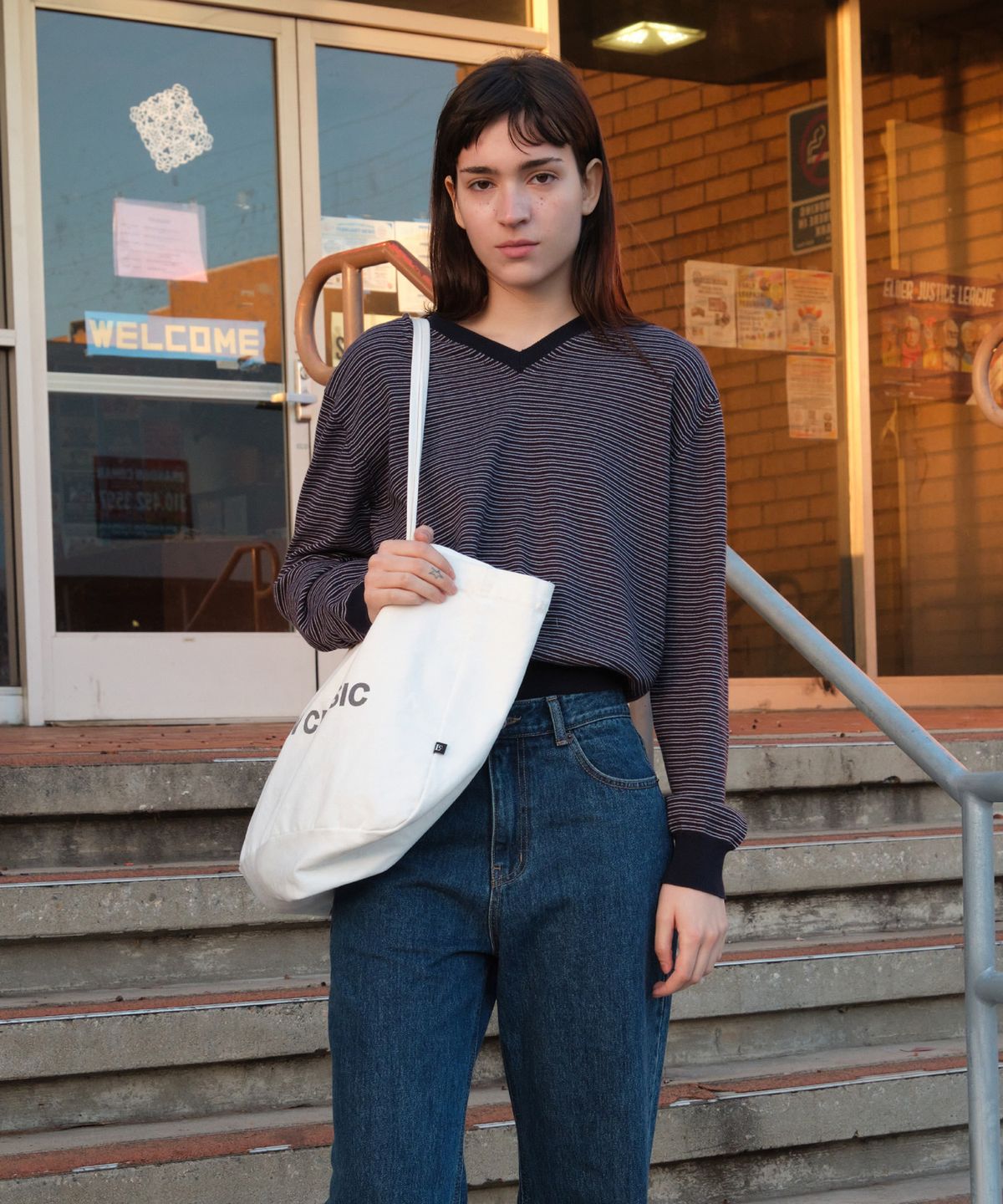 로우클래식(LOW CLASSIC) STRIPED V-NECK SWEATER_NAVY [LC261KN01NV]