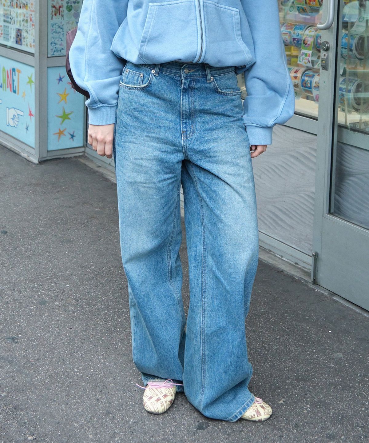 로우클래식(LOW CLASSIC) RELAXED LOOSE-FIT JEANS_BLUE [LC267PT22BL]