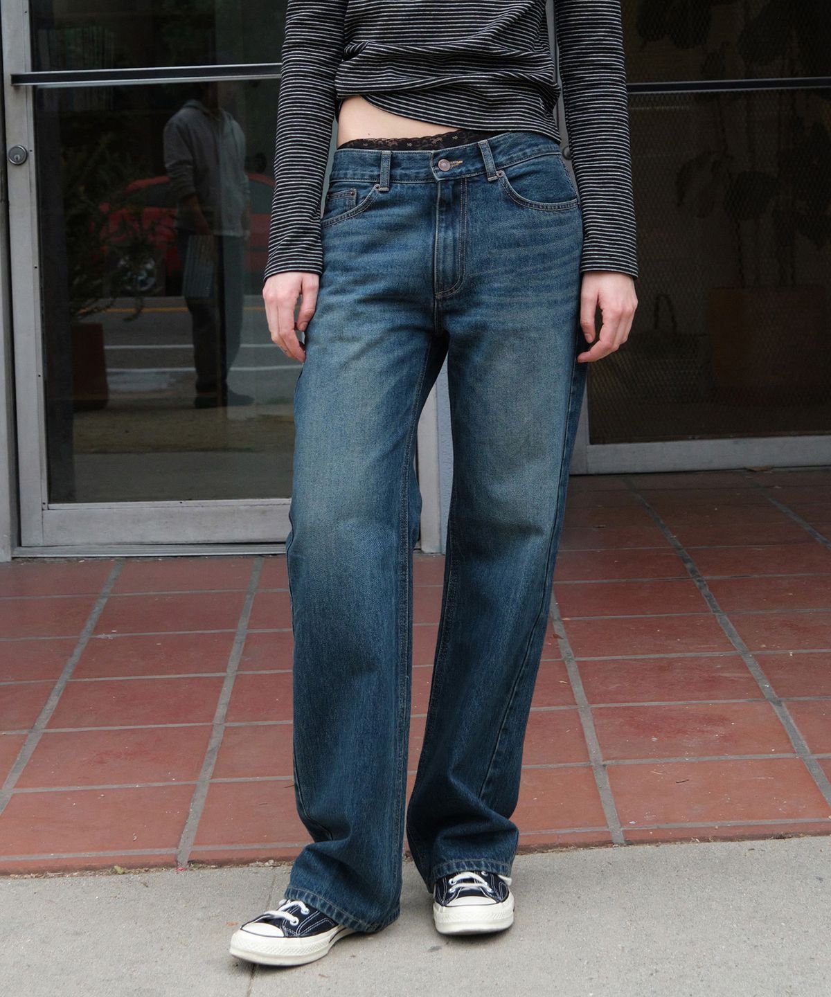 로우클래식(LOW CLASSIC) LOW-RISE JEANS_MID BLUE [LC267PT25MB]