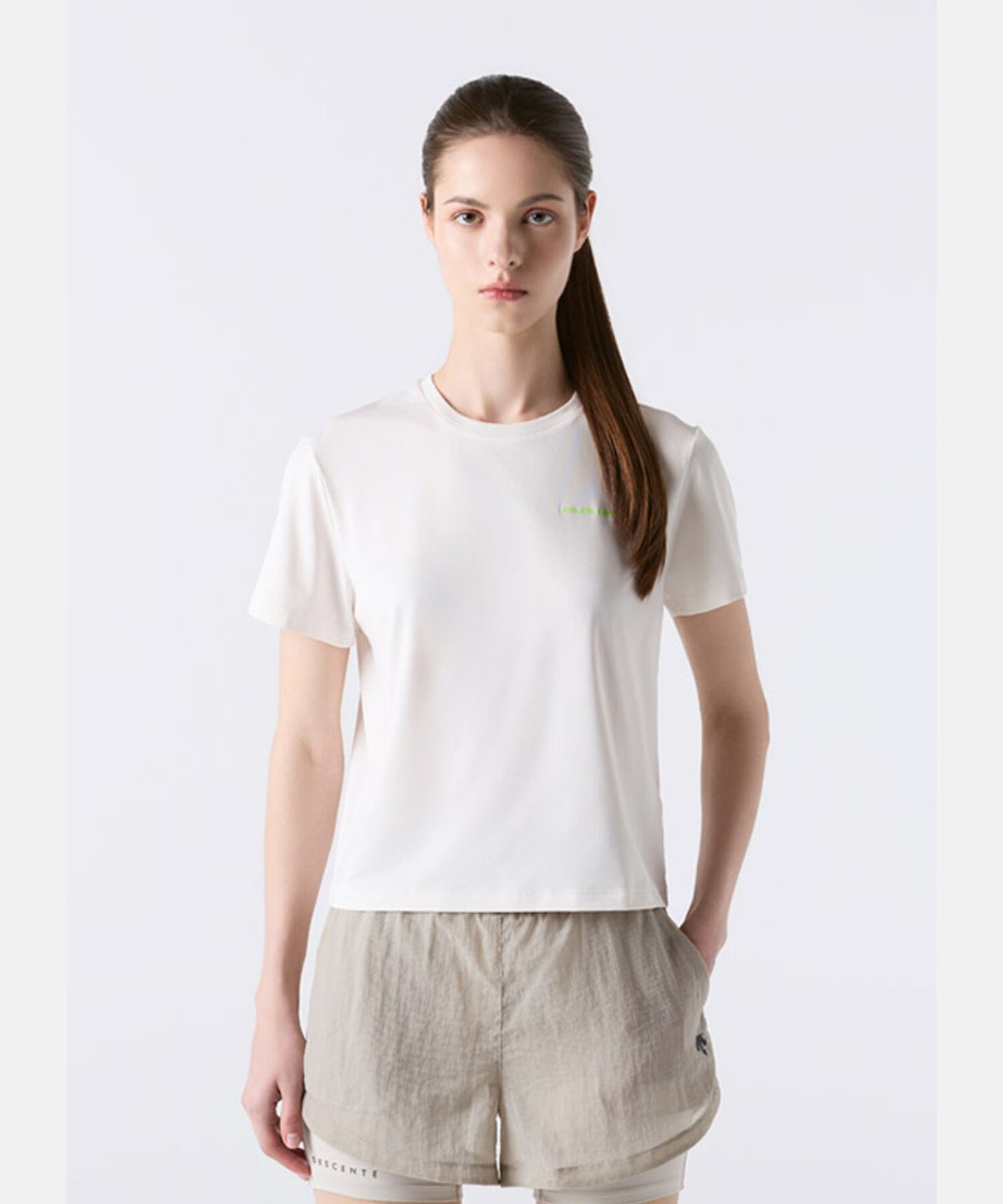 데상트(DESCENTE) 우먼스 러닝 세미 크롭 반팔 티셔츠 아이보리 SR122RTS31