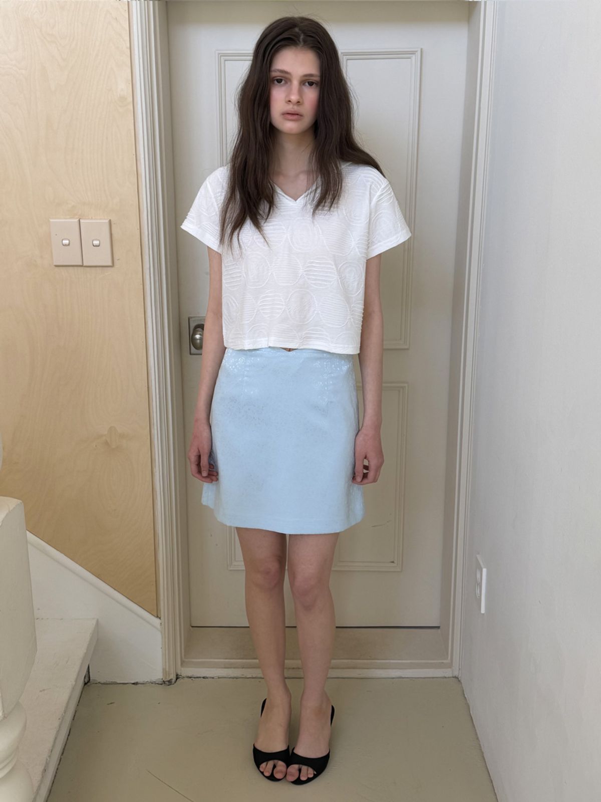 뮈르뮈르(MURMURE) 브이 자가드 샤틴 미니 스커트_Jacquard Satin Skirt