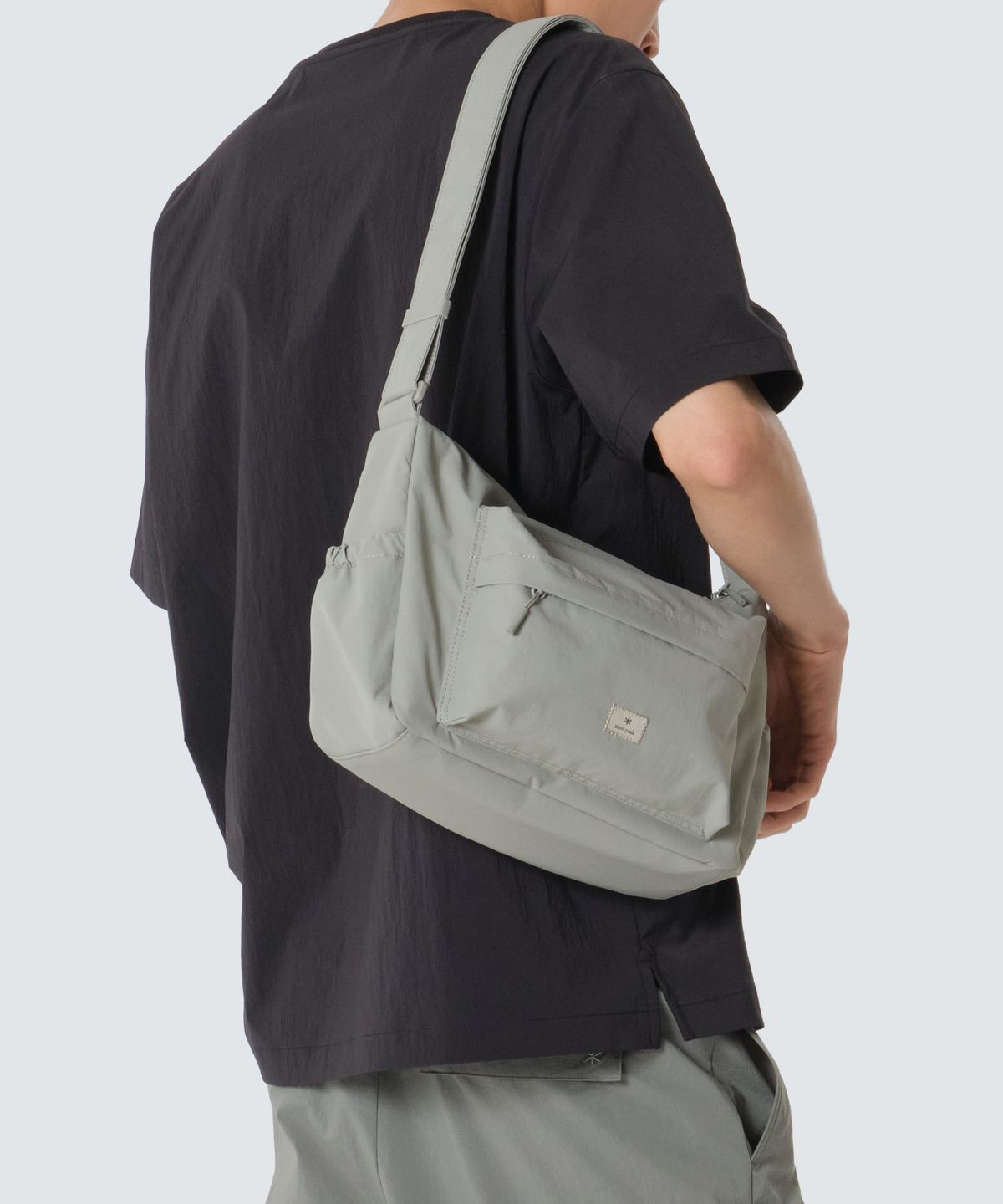 스노우피크 어패럴(SNOWPEAK APPAREL) 캠플 포켓 크로스백 7L (S26ZUCCB19) Fog Gray
