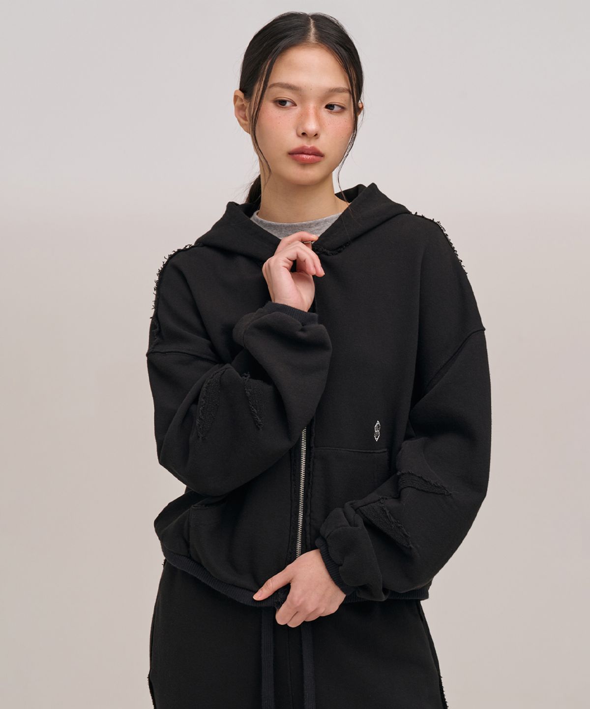 졸리앙볼(JOLIEENVOL) SCRATCH POINT HOOD ZIP-UP (BLACK)