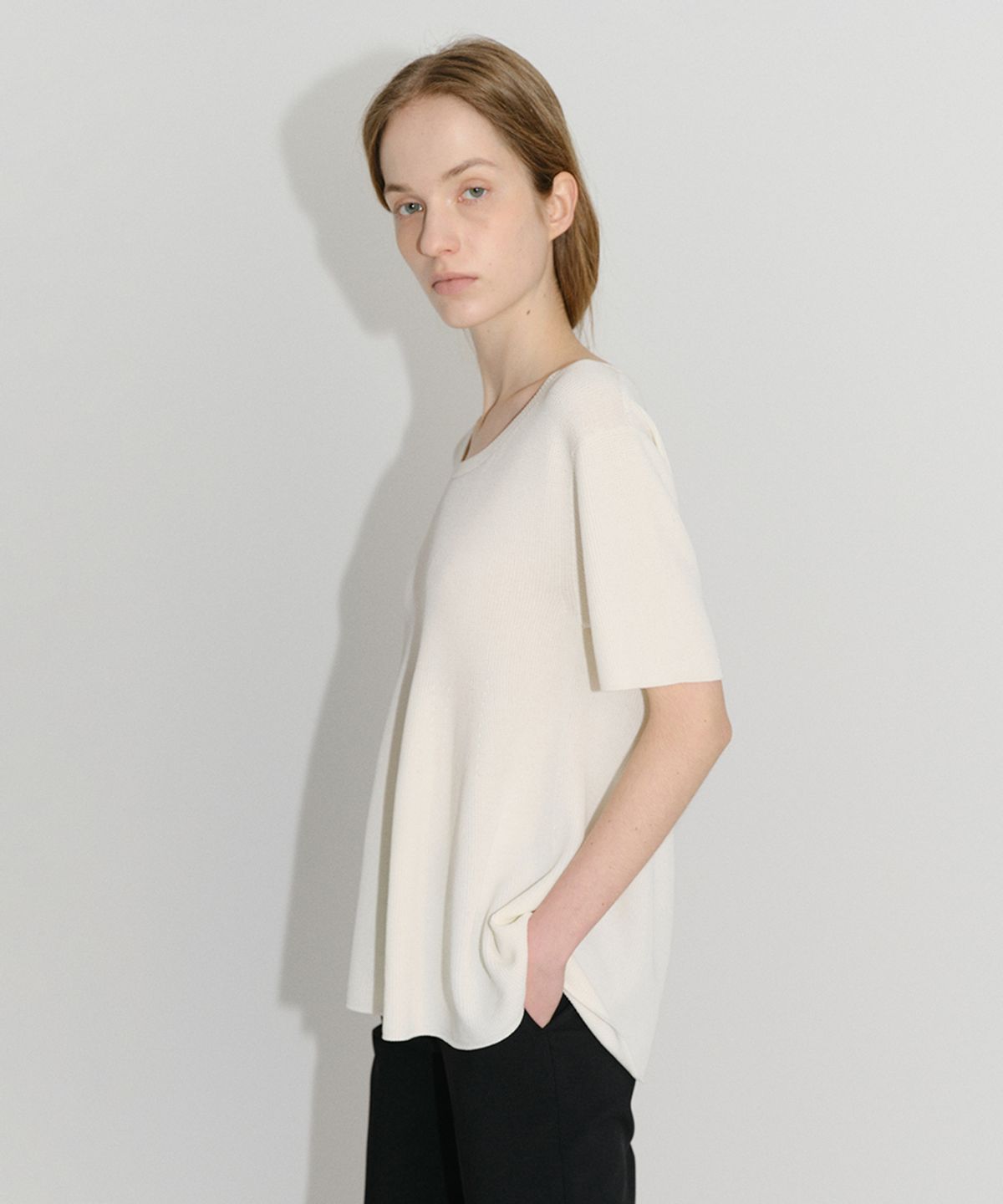 이아(EAAH) SUE FLARE KNIT TOP (IVORY)