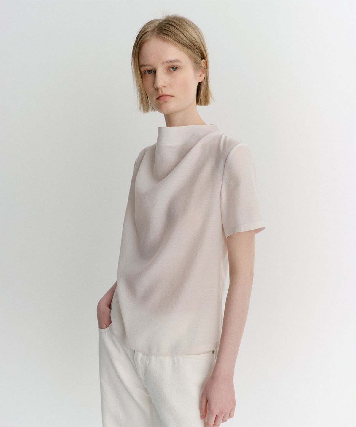 이아(EAAH) COWL NECK BLOUSE (IVORY)