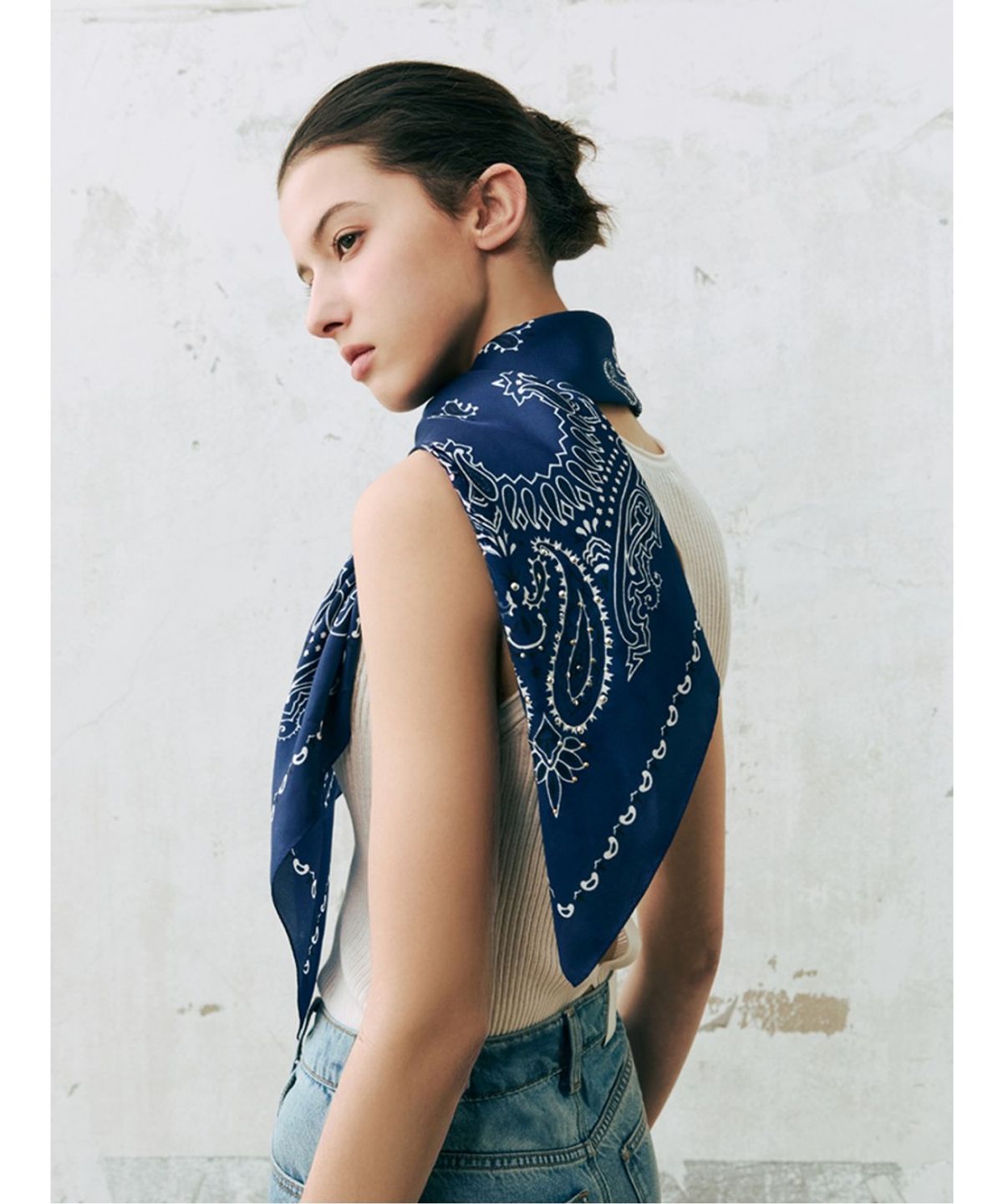 바니스뉴욕(BARNEYS NEWYORK) 실크100 스터드 스카프 네이비