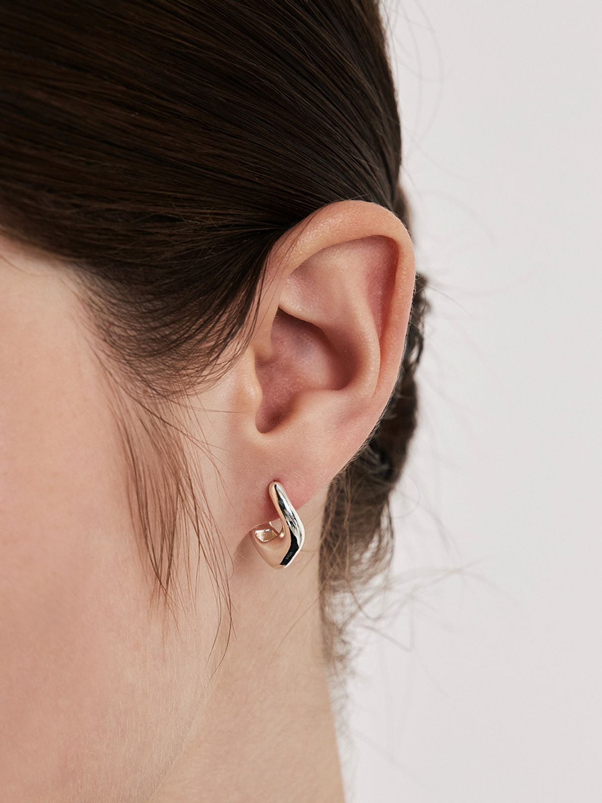 헤이(HEI) sculpt line one-touch earring