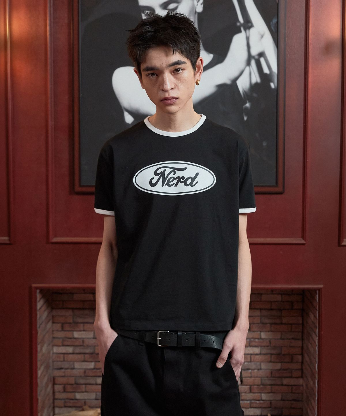 아르반(AREUBAN) 너드 링거 티셔츠_블랙