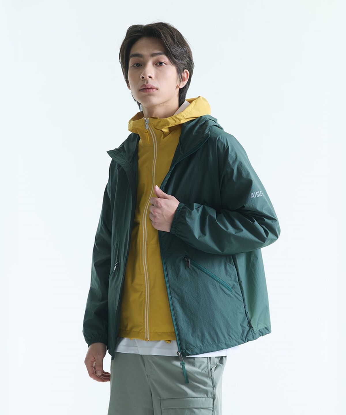 에이글(Aigle) 초경량 립스탑 숏 후디 재킷 AAS26MOUT013GATO