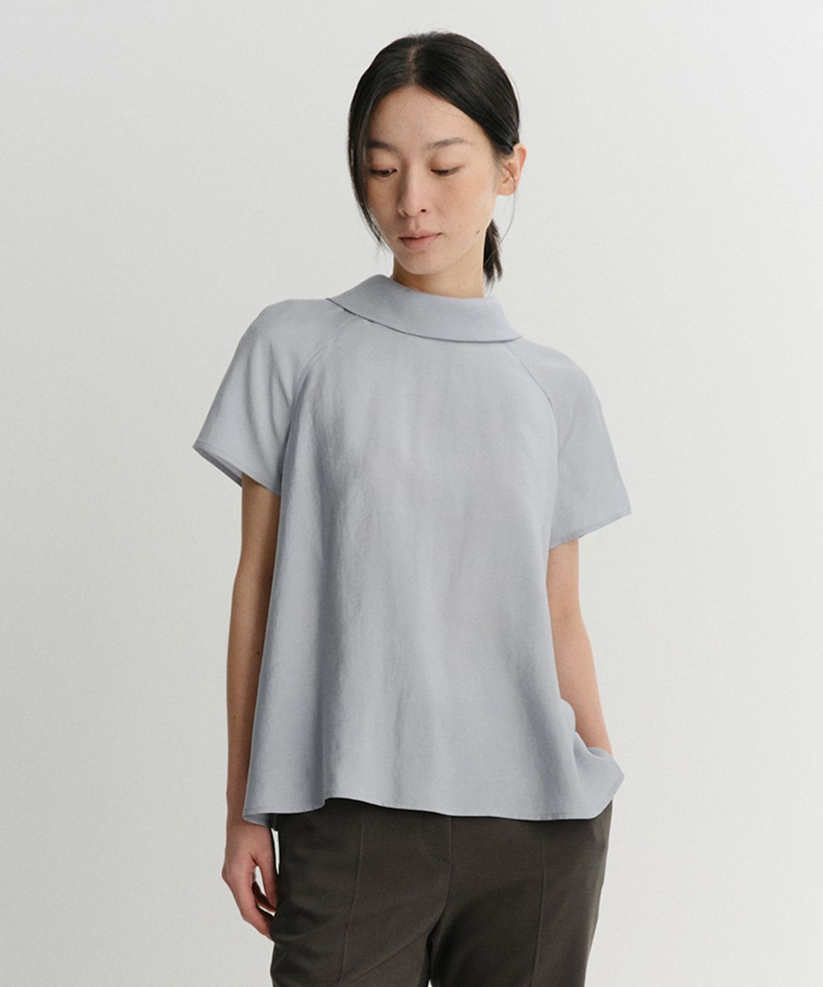 이아(EAAH) LYLA FLARE BLOUSE (PALE BLUE)