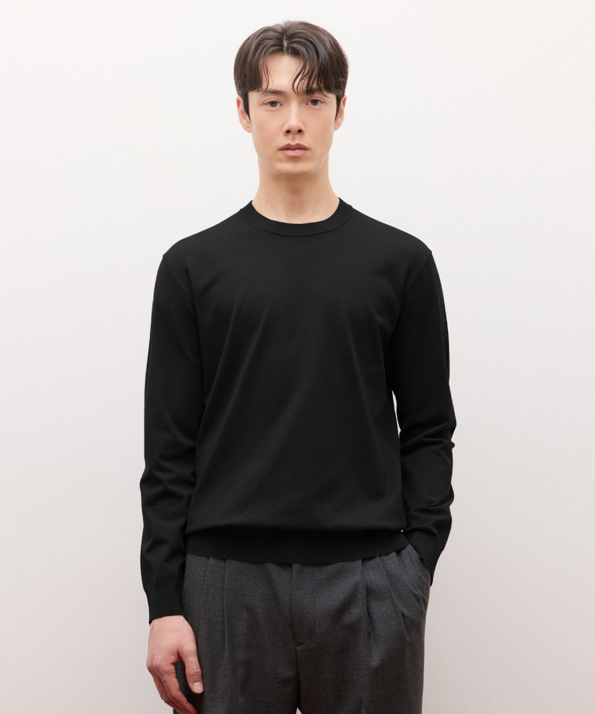 질스튜어트뉴욕 맨(JILLSTUART NEWYORK MEN) 실키 크루넥 니트 - 블랙(JNSW6A210BK)