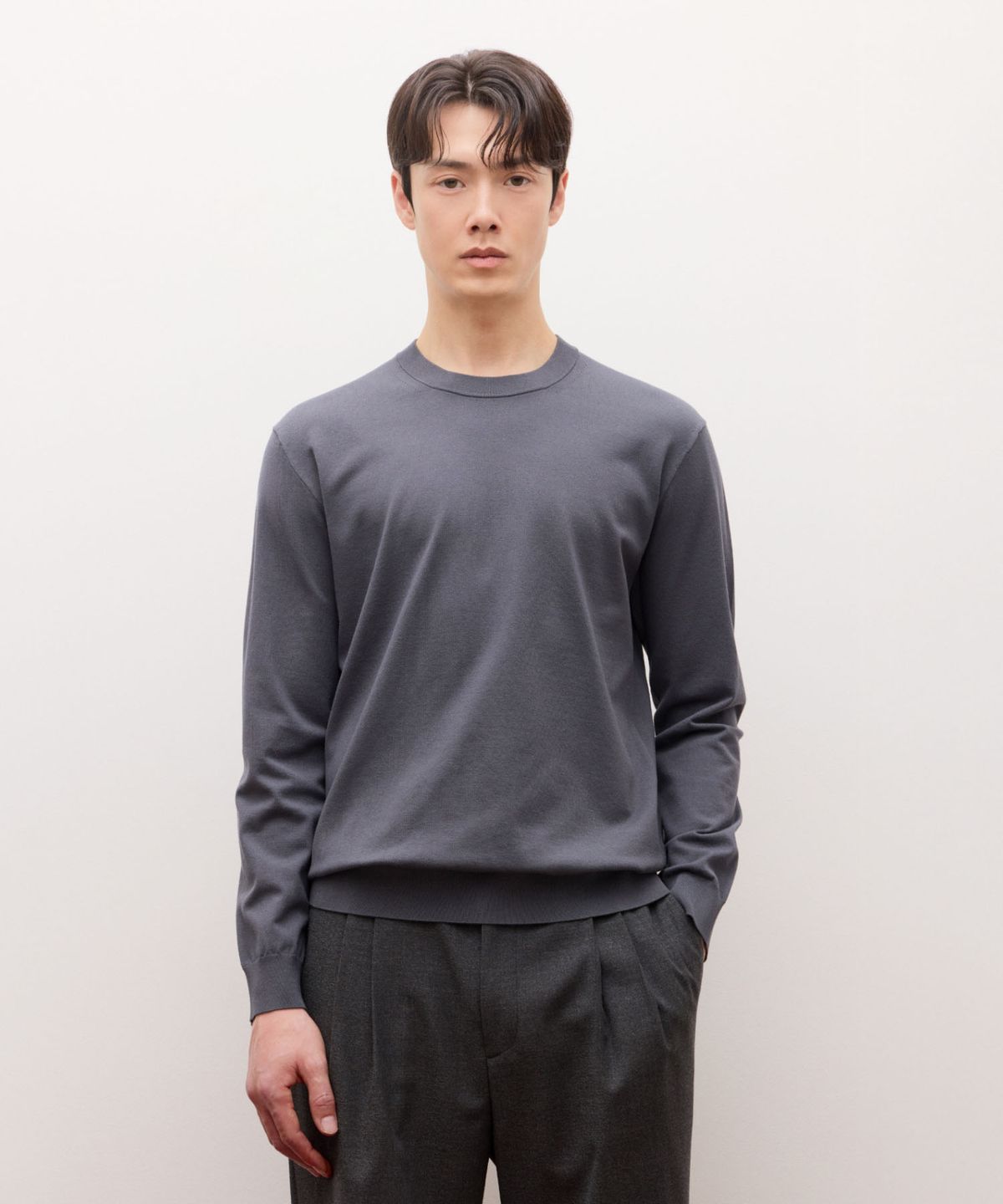 질스튜어트뉴욕 맨(JILLSTUART NEWYORK MEN) 실키 크루넥 니트 - 다크그레이(JNSW6A210G3)