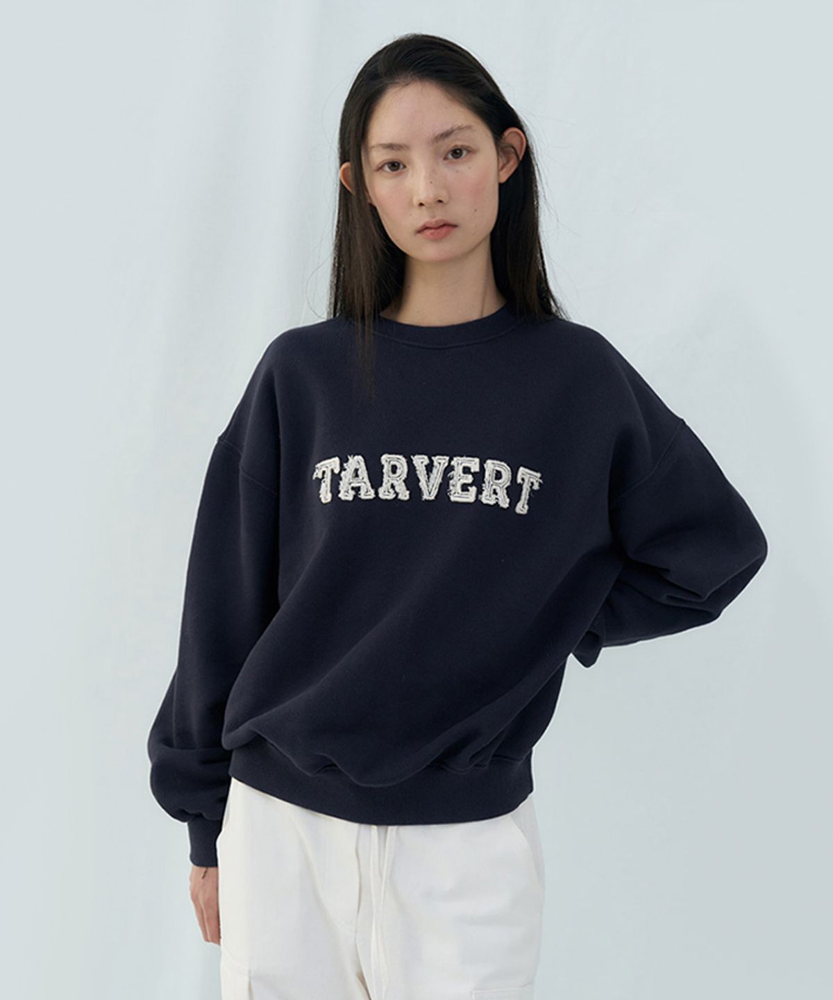 타버트(TARVERT) Hiya Patch Lettering Sweatshirt - Navy