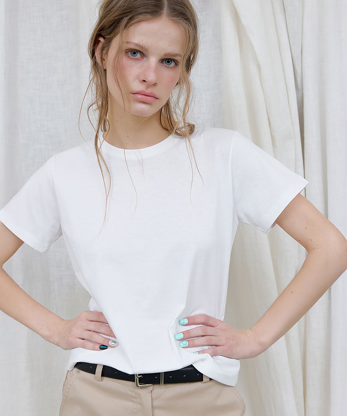 론크(LONQUE) ESSENTIEL STANDARD INCISION HALF SLEEVE T-SHIRT (WHITE)