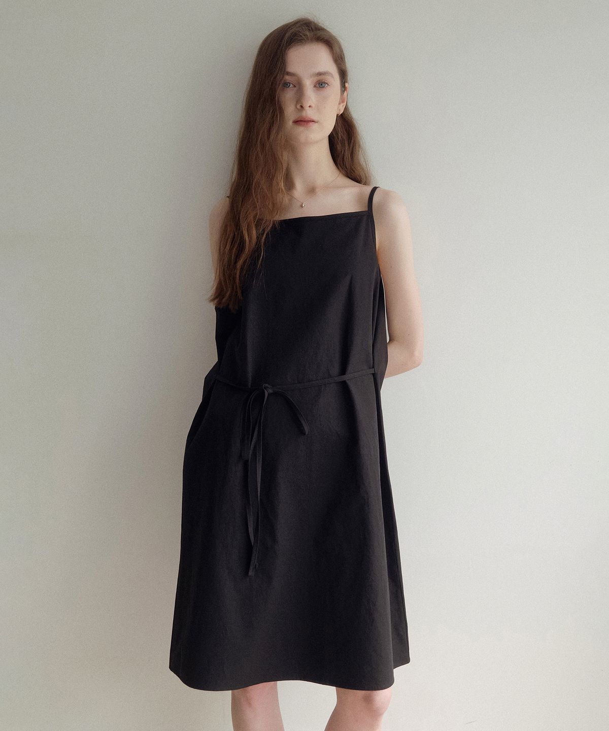 르나브(LENAV) Linen sleeveless One-piece (블랙)