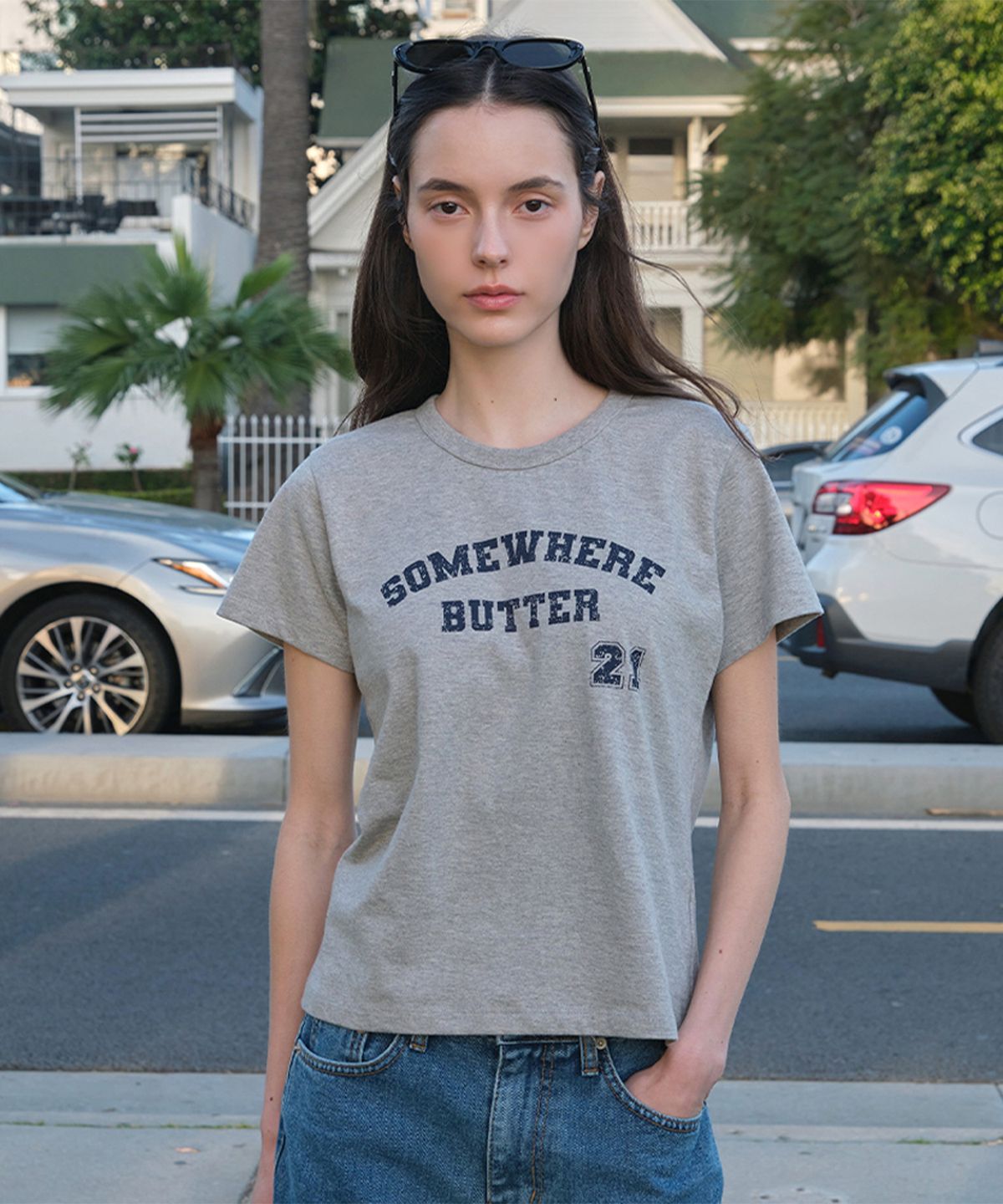 썸웨어버터(SOMEWHEREBUTTER) 21 Square Logo Top - Grey