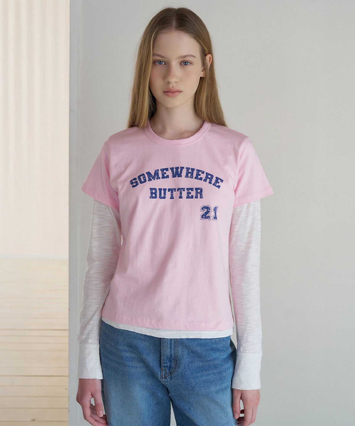 썸웨어버터(SOMEWHEREBUTTER) 21 Square Logo Top - Light Pink