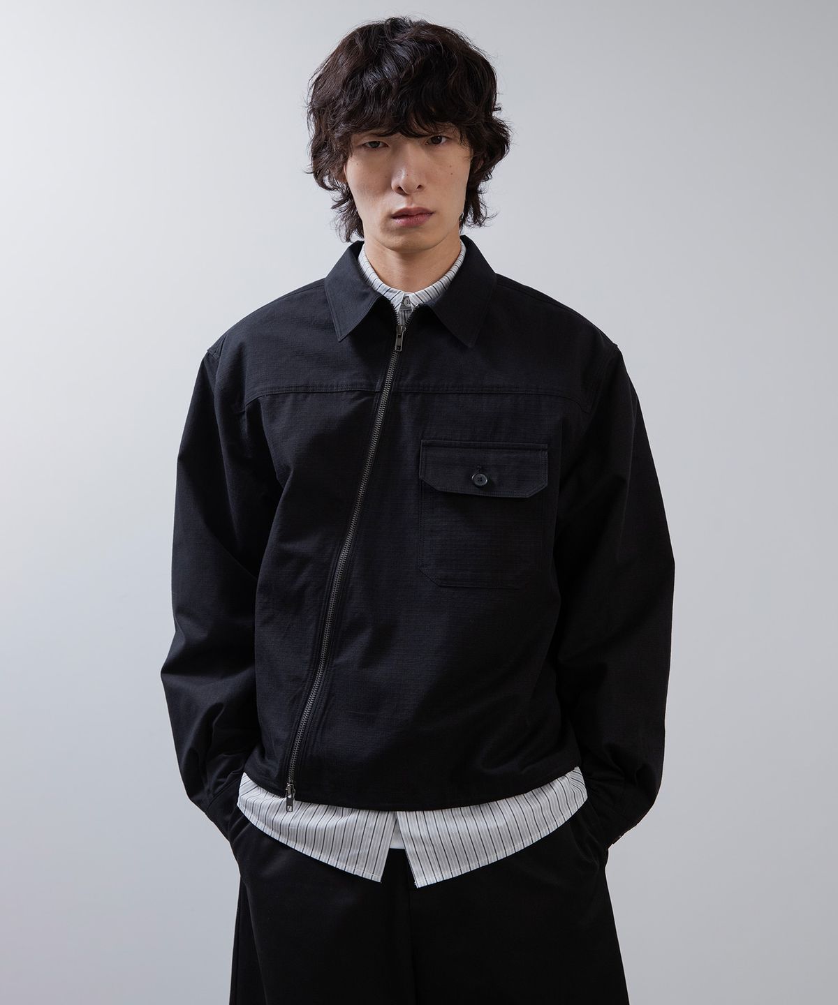 편마(PYEON MA) Diagonal Crop Jacket – Black